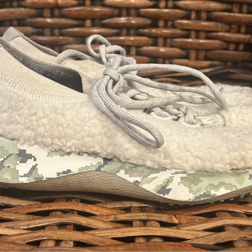 AllBirds Wool Dashers Fluffs Women's White Shoes - Women's Size 9